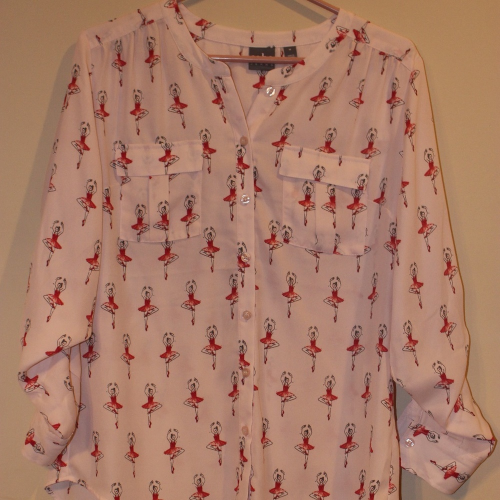 NY&CO BUTTON DOWN BALLERINA BLOUSE